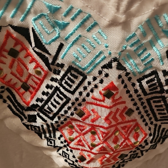 Deb Women's White Graphic Asymmetrical Blouse With Heart Design Size Small - Picture 3 of 7